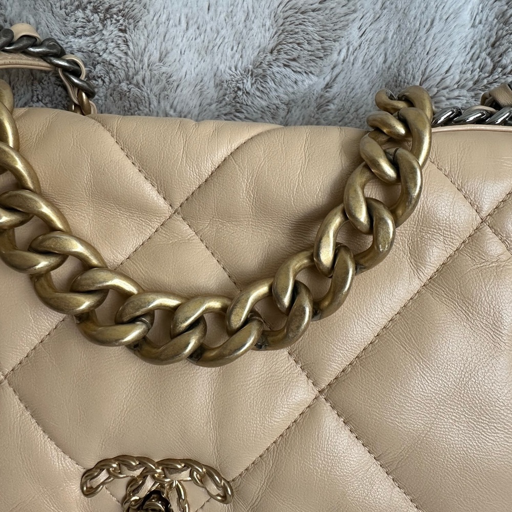 Sold on my FB. Chanel 19 Large Beige - Picture 4 of 17